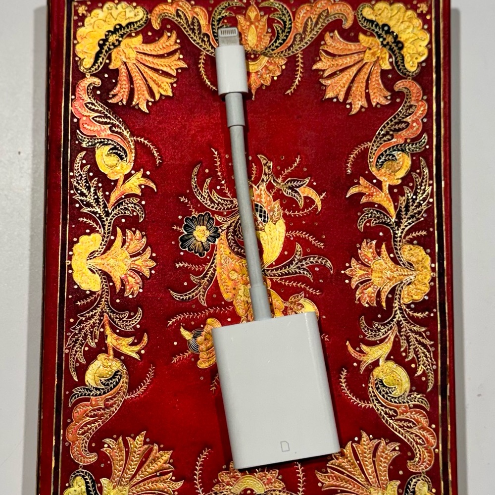 Apple Lightning to SD Card Camera Reader
